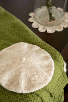 Haru Beret pattern - Pattern Haru Beret - soft rounded shape - back view