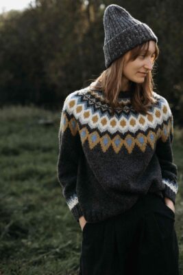 lopapeysa crystal knitting pattern - Pattern Lopapeysa Crystal - seamless - side view