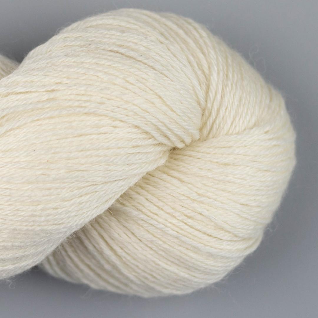 Kremke worsted wool (26.5 Micron) and Lyocell on 100g skeins, undyed natural white for dyeing or directly for knitting.