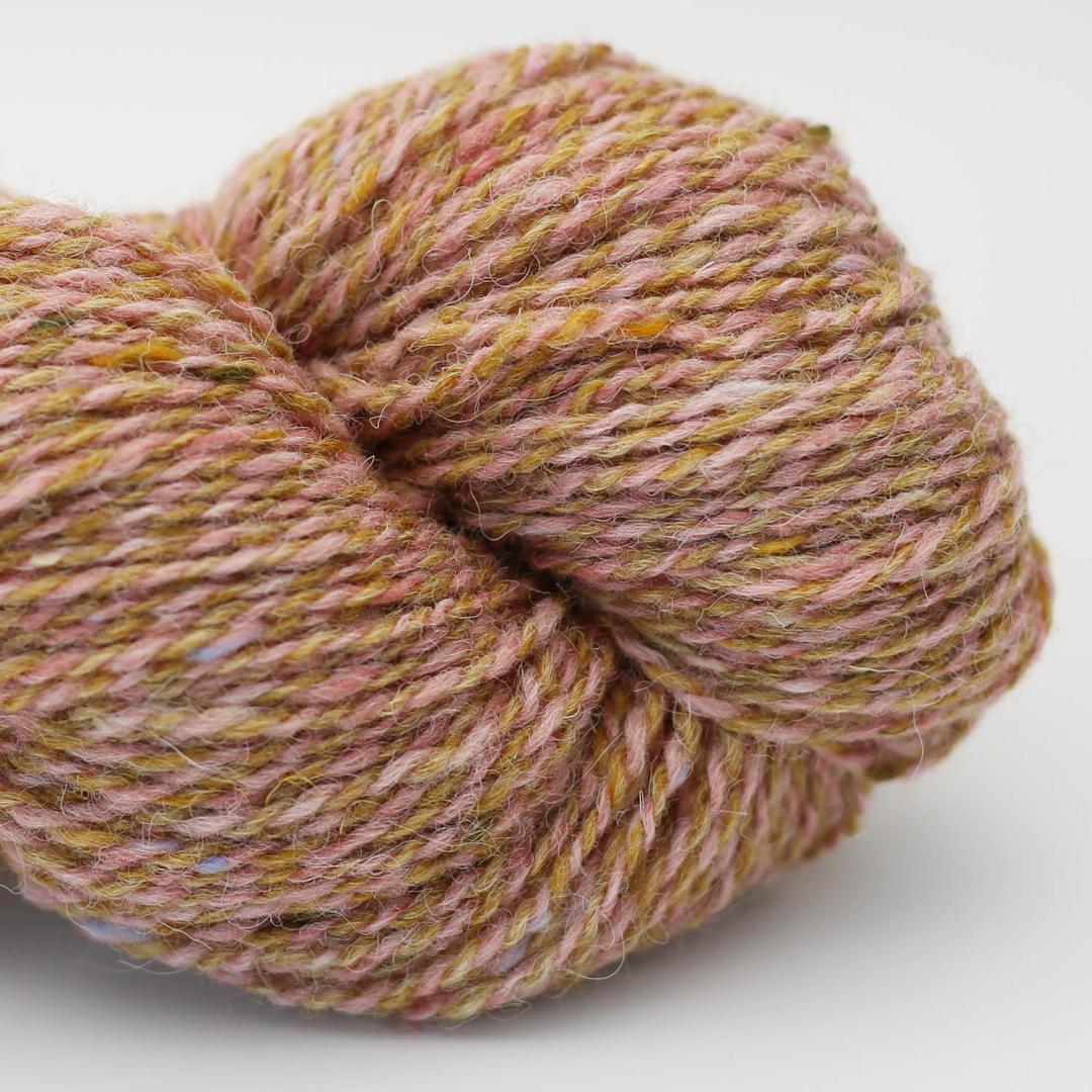 Hey Mama Wolf Beara Tweed 100g yarn