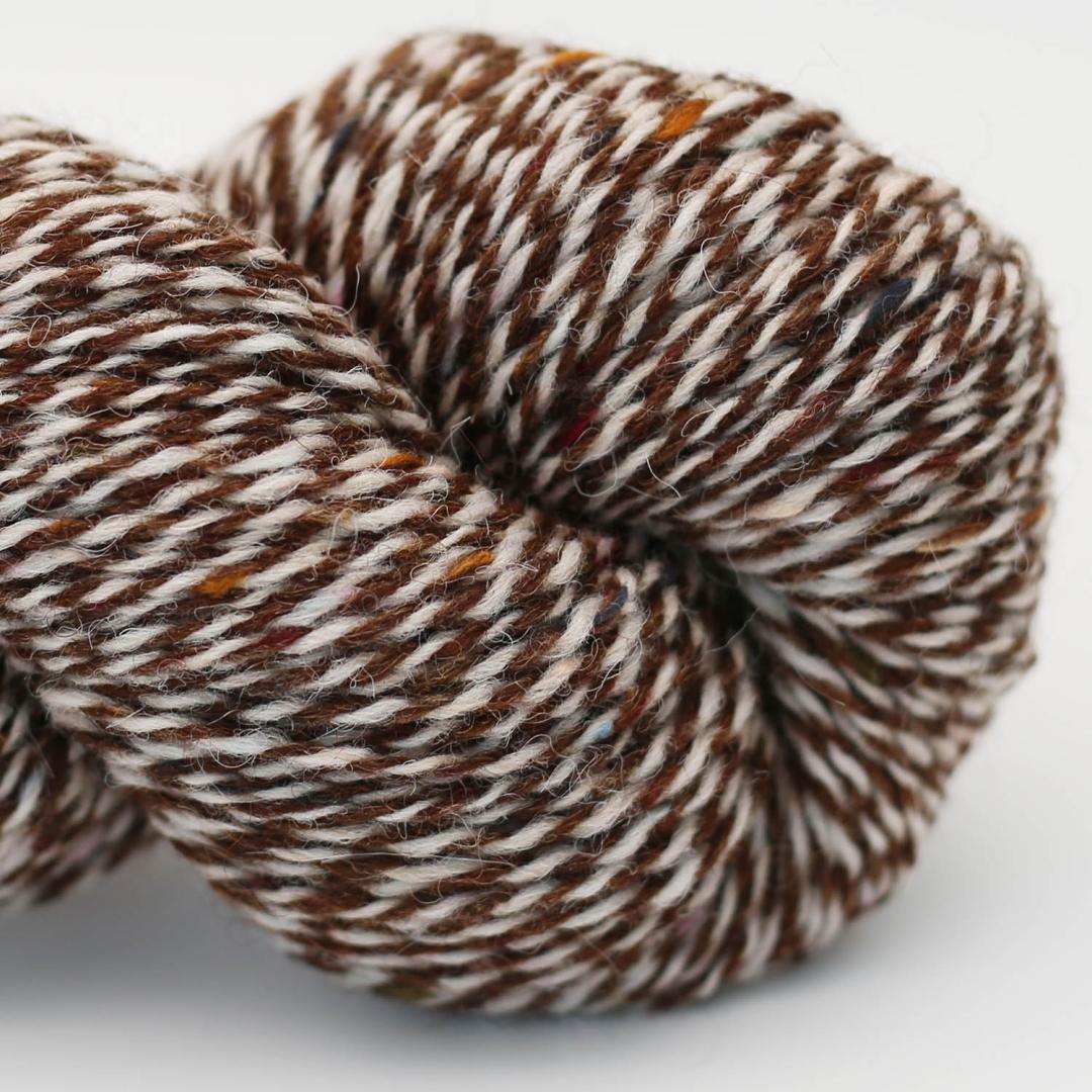 Hey Mama Wolf Beara Tweed 100g yarn