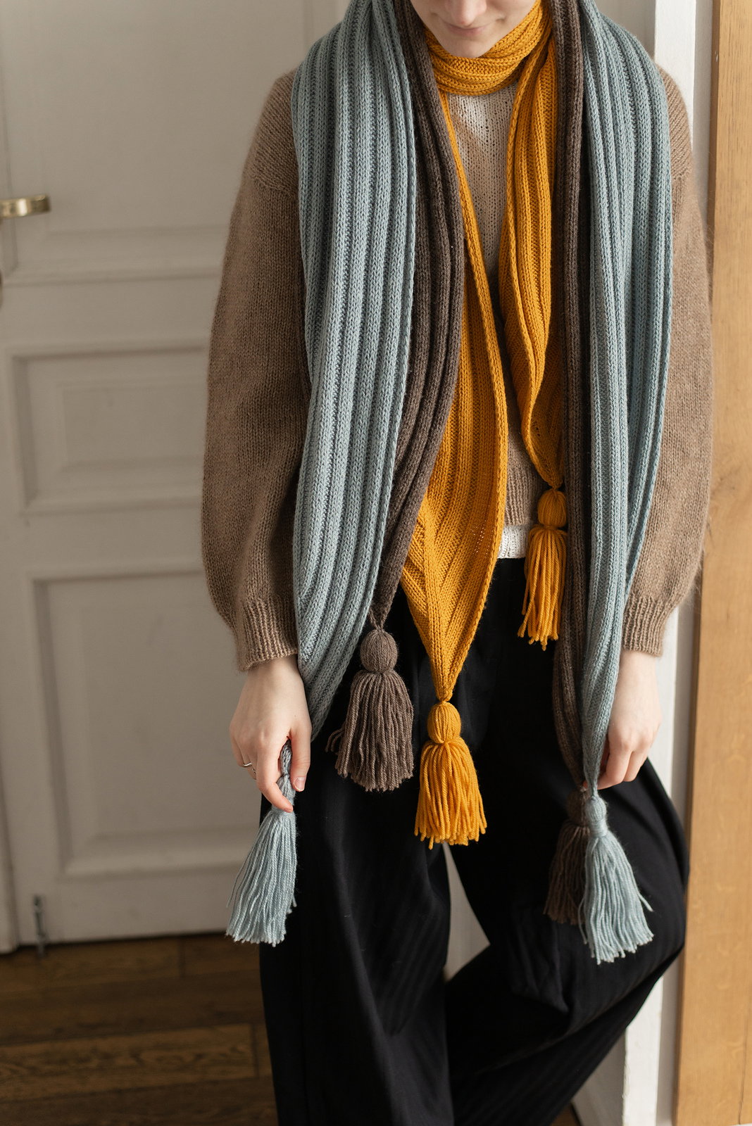 Écharpe à glands – modèle de tricot, photo 4