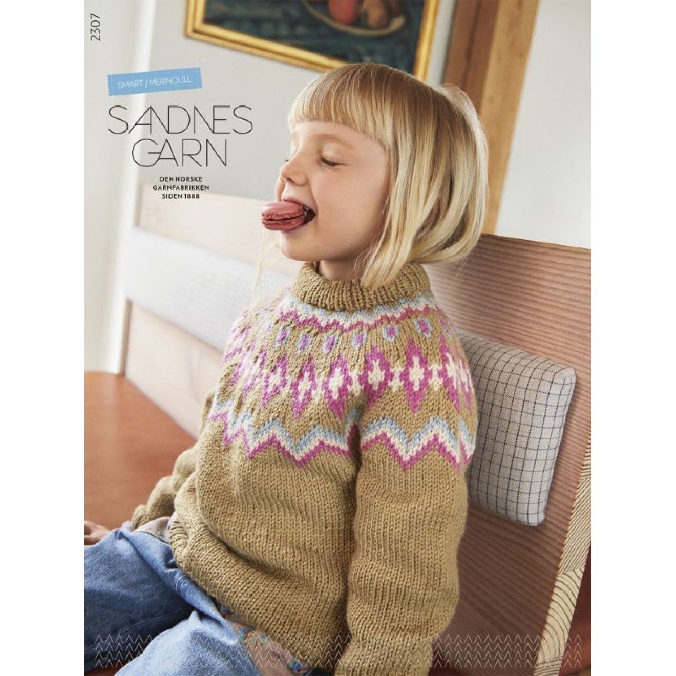 Sandnes Garn pattern booklet 2307 Smart - Englisch colour 01992 natural