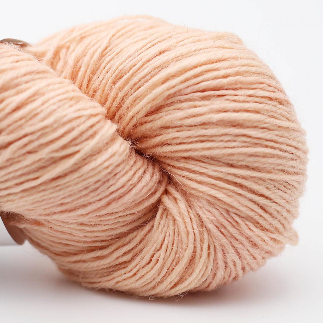 Hey Mama Wolf Ylva pflanzengefärbt 100g yarn