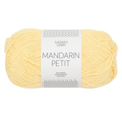 Seasonal yarn selection at Hollywool