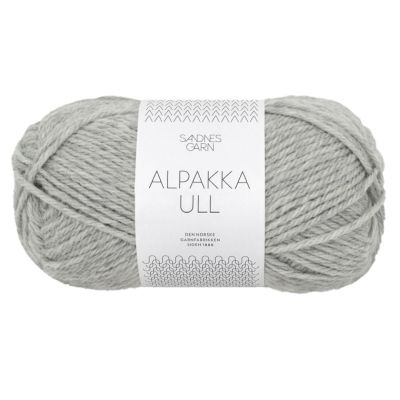 Seasonal yarn selection at Hollywool