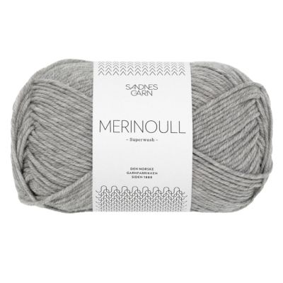 Seasonal yarn selection at Hollywool