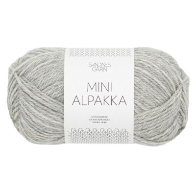 Seasonal yarn selection at Hollywool